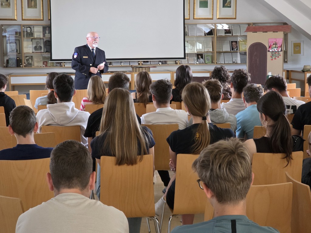 02.06.2026 Za učence višjih razredov OŠ dr. Pavla Lunačka Šentrupert 2. junija ogled filma in okrogla miza